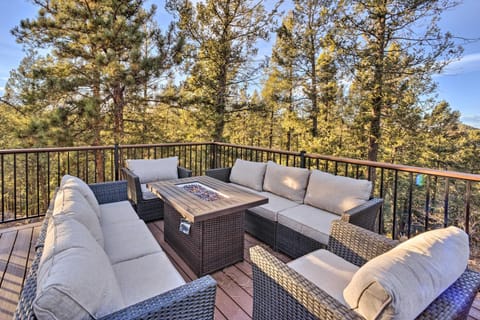 Mountain Haven with Deck and Pikes Peak Views! Haus in Woodland Park