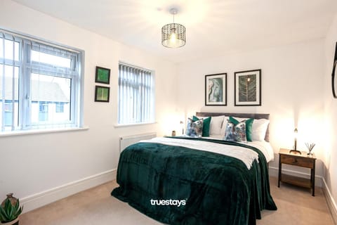 Ambassador House by Truestays - Luxury 4 Bedroom House in Stoke-on-Trent House in Stoke-on-Trent