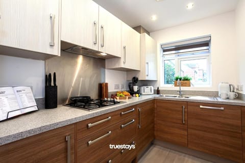 Ambassador House by Truestays - Luxury 4 Bedroom House in Stoke-on-Trent House in Stoke-on-Trent