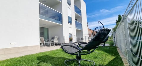 Property building, Day, Garden view, sunbed