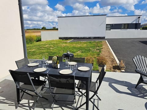 Single-storey holiday home in Cleder House in Cléder