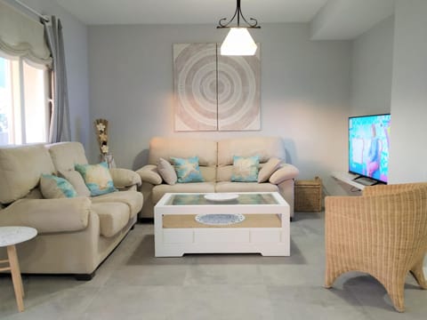 Peña Beach 3 Bedroom Duplex, BBQ, Pool, Sea Views, Apartment in Benalmadena