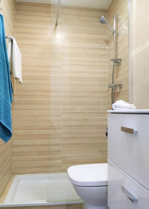 Peña Beach 3 Bedroom Duplex, BBQ, Pool, Sea Views, Apartment in Benalmadena