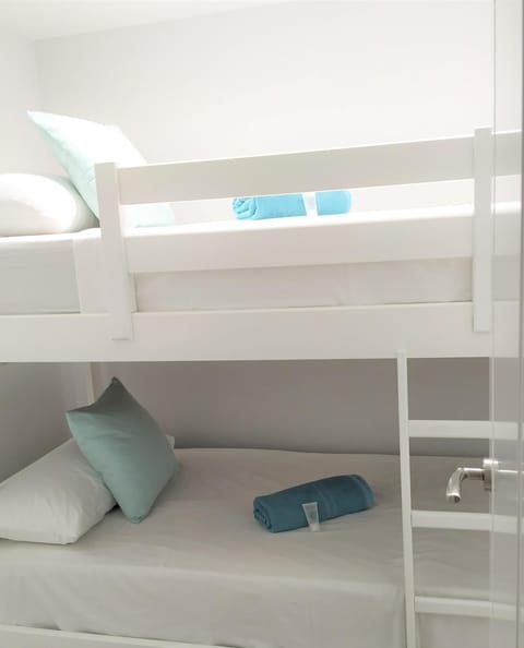 Peña Beach 3 Bedroom Duplex, BBQ, Pool, Sea Views, Apartment in Benalmadena