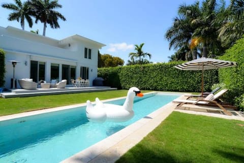 Villa Naomi - Luxury Design New Home Villa in Miami Beach