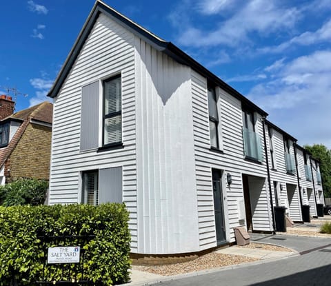 Property building, Day, Neighbourhood, Street view