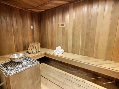 The Ridge Chalet in Ellicottville Hot Tub & Sauna Chalet in Cattaraugus