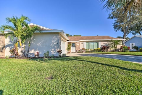 Sunny Seminole Gem with Screened Lanai and Pool! House in Seminole