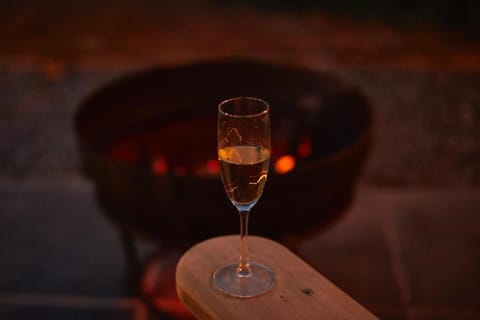 Stunning Shepherds Hut with Superb Views & Fire Pit near a Superb Gastro Pub Nature lodge in West Devon District