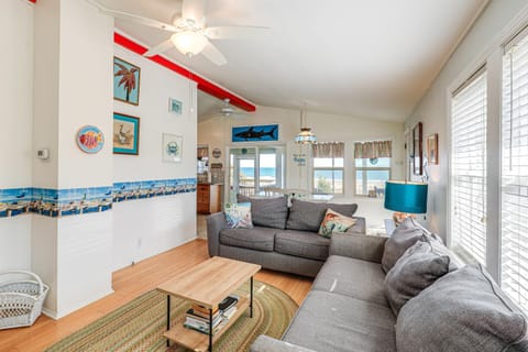 Oceanfront Gem with Rooftop Deck Steps to Sand House in Topsail Beach