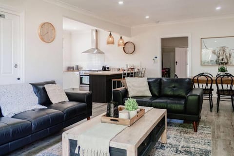 Live in the Heart of Mudgee at Fairbairn Cottage Apartment in Mudgee