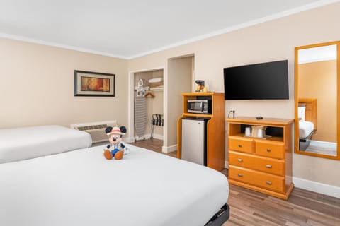 Anaheim Islander Inn and Suites Motel in Garden Grove