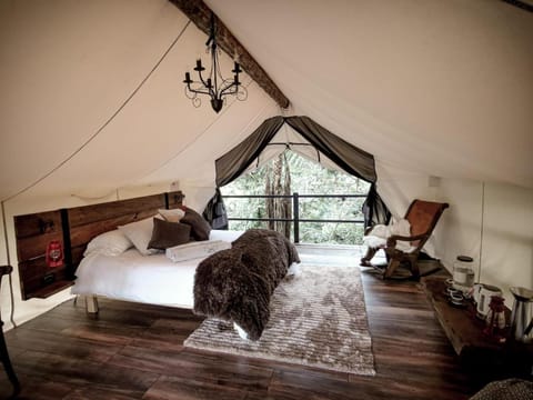 Glamping El Color de mis Reves Recinto del Pensamiento Luxury tent in Manizales