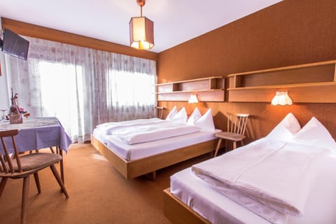 GARNI AQUILA Bed and Breakfast in Corvara