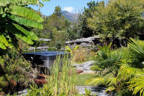 Garden, Hot Tub