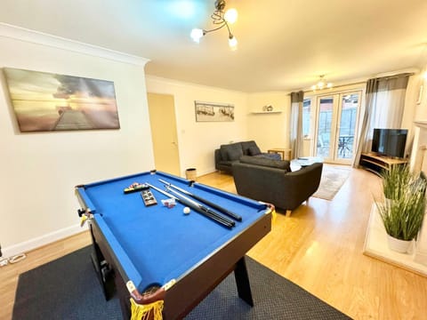 Phoenix a lovely 4 bed holiday home in Ashford Kent centrally located with parking Casa in Ashford
