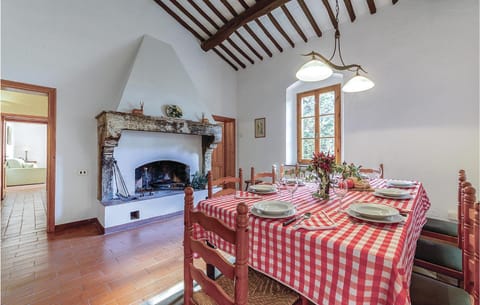 Stunning home in Rosignano Marittimo LI with 4 Bedrooms and WiFi Casa in Rosignano Solvay