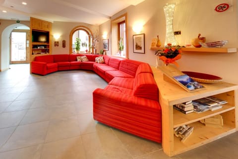 Communal lounge/ TV room, Lobby or reception