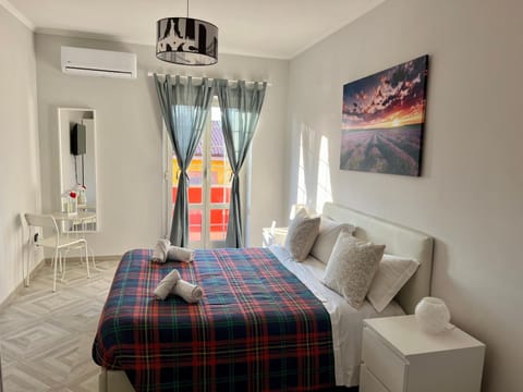 Photo of the whole room, Bedroom, oven, wardrobe, air conditioner