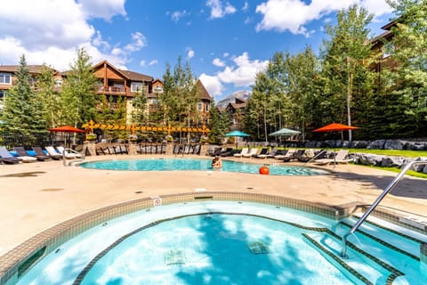 The Raven Suite at Stoneridge Mountain Resort Condo in Canmore