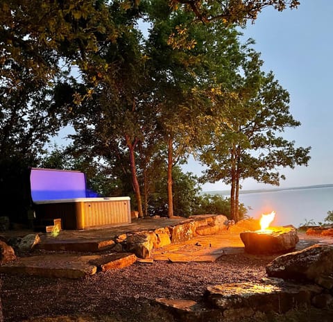 Jewell of Eufaula! Lake view, hot tub, and firepit! Haus in Eufaula