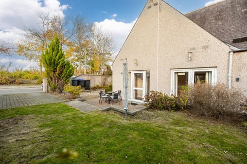 Bright House with Garden & Patio in Market Town Apartment in Scotland