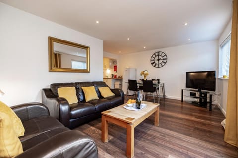 Bright House with Garden & Patio in Market Town Apartment in Scotland