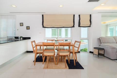 Holiday apartment at Palms, 100 meters to beach Apartment in Kamala