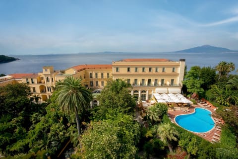 Property building, Bird's eye view, Garden view, Pool view