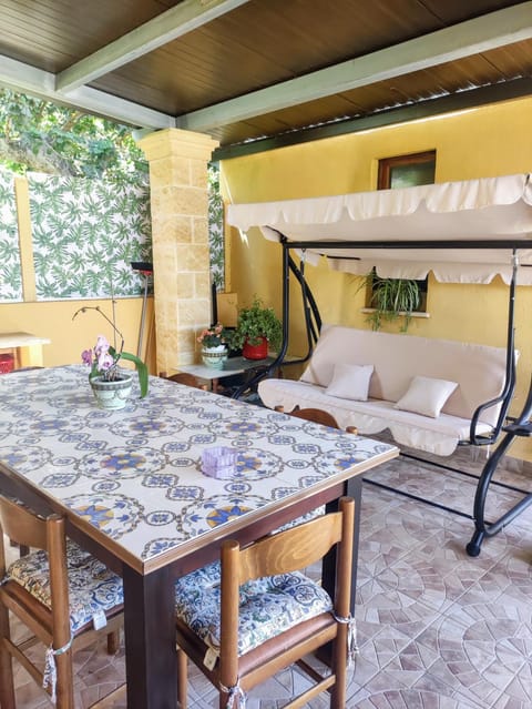 Patio, Dining area