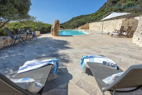 Villa Turner with pool, private parking, air conditioning, 5 bedrooms and 4 bathrooms Villa in Sardinia