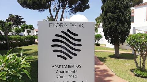 Aparthotel FLORA PARK & AQUAROCK Apartment hotel in Cala en Bosc