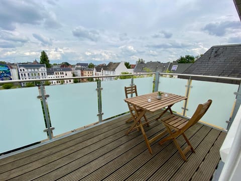 Balcony/Terrace, City view