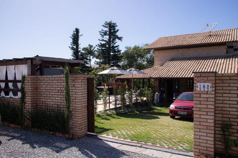 Casa REFÚGIO DO QUILOMBO, com Piscina Aquecida, 16 pessoas - Penha - SC Casa in Penha