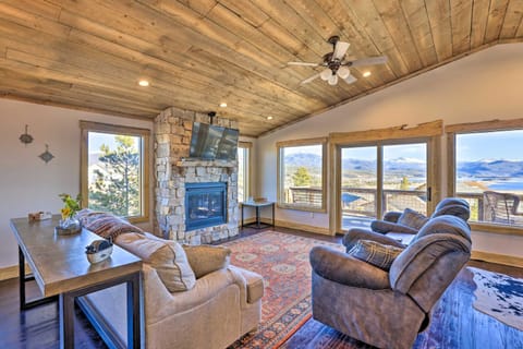 Grand Lake Haven with Balconies and Idyllic Views! House in Rocky Mountain National Park