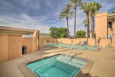Cathedral City Condo - 1 Mi to Downtown! Appartement in Cathedral City