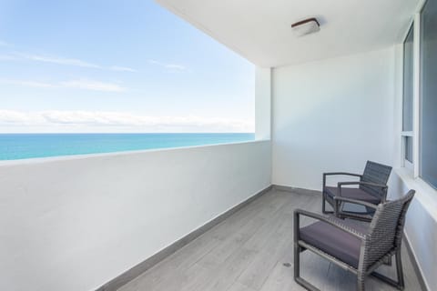 Girasole Rentals Suites Apartahotel in Miami Beach