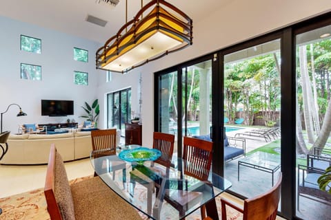 Wilton Manors Highlife House in Wilton Manors