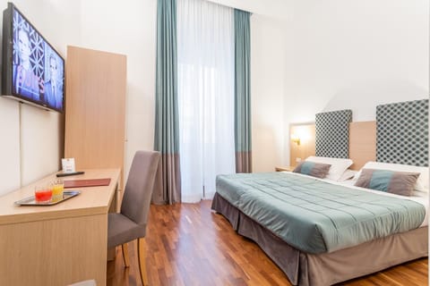 Bed, TV and multimedia, Photo of the whole room, Bedroom, wardrobe