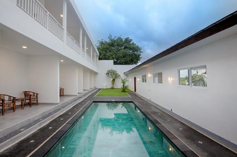 Property building, Swimming pool, Swimming pool