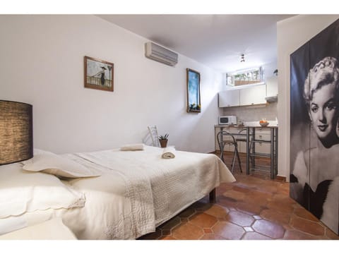 Bed, Coffee/tea facilities, Kitchen or kitchenette, Seating area