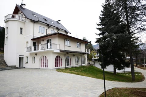 Property building, Facade/entrance