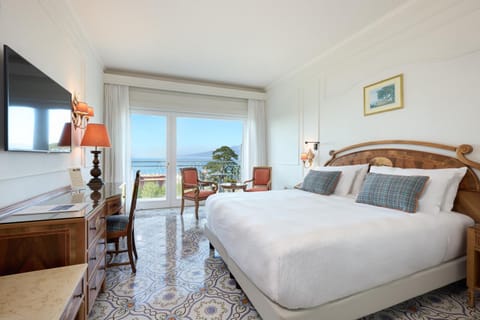 TV and multimedia, View (from property/room), Bedroom, Sea view