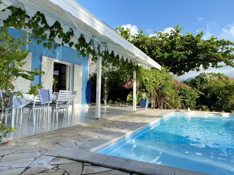 Villa de 2 chambres avec vue sur la mer piscine privee et jacuzzi a Saint Pierre a 1 km de la plage Villa in Arrondissement of Saint-Pierre