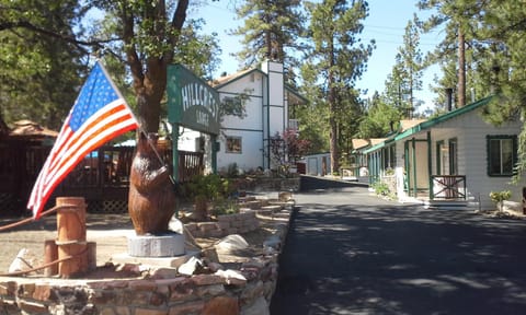 Hillcrest Suites & Cabins | Big Bear, CA | VacationRenter