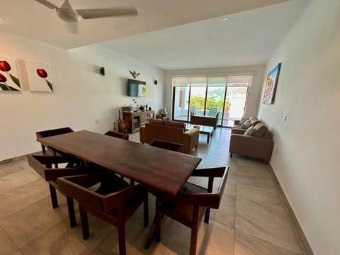 El Tular 2 Bdr Appartment 2 min walk from La Ropa beach Villa in Zihuatanejo