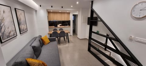 SMALL MEISONETTE NEAR THE METRO vipgreece Apartamento in Kallithea