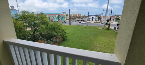 Overlooks Pool, Easy Walk to Beach Home unit D - Island Morning Sun 4 Condo in South Padre Island