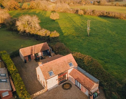 Meadow Barn - stunning Norfolk holiday home sleeping 8 - under 3 miles to the coast Casa in North Walsham