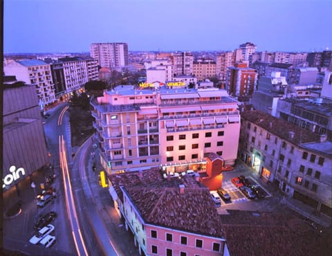 Facade/entrance, Bird's eye view, City view